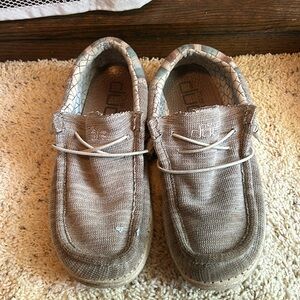 Men’s Hey Dudes - size 6 Men’s - fits 8-8.5 Women’s and 7Y